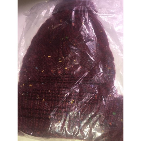 Steve Madden Speckled Cable Beanie in Maroon, Retail $32.00 - Picture 5 of 5